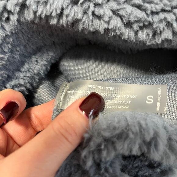 Fashion Nova Blue Fuzzy Sherpa Cropped Sweatshirt Size Small - Picture 3 of 5